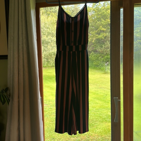 Trying to get new clothes and wanting to declutter… worn like 3 times - Picture 2 of 4